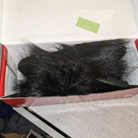 Slippers - Picture 2 of 6